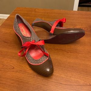 Poetic License “Brightly Beaming” size 8.5